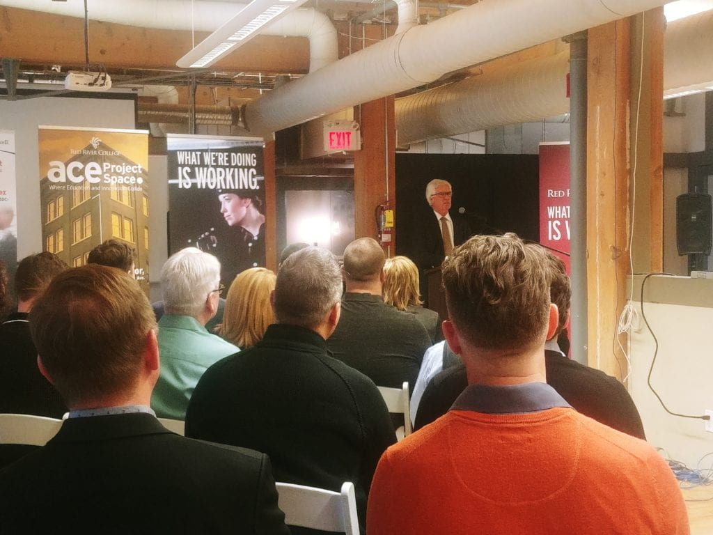 吉姆·卡尔部长参观 ACE 项目空间