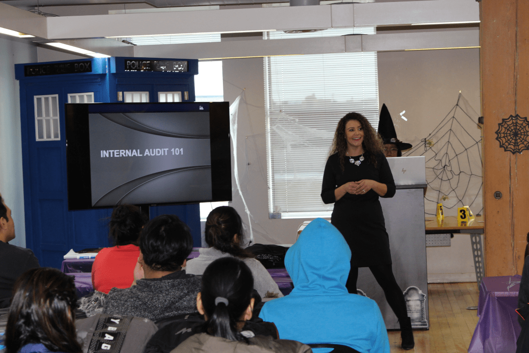 Catarina Sousa Machado,Manitoba Liquor & Co. 的高级审计和风险管理专业人员彩票公司,谈论内部审计职业