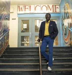 雷蒙德·恩加布伊，休·约翰·麦克唐纳学校