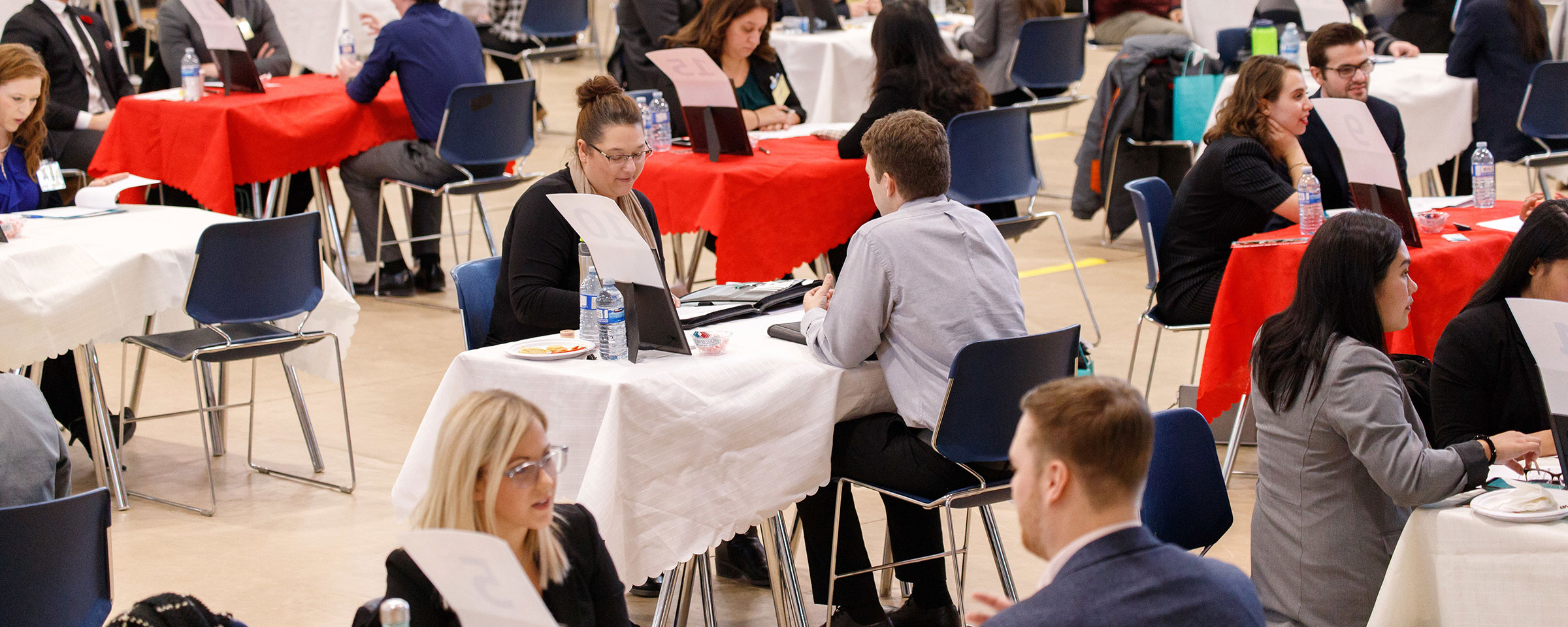 雇主根据第一印象进行面试