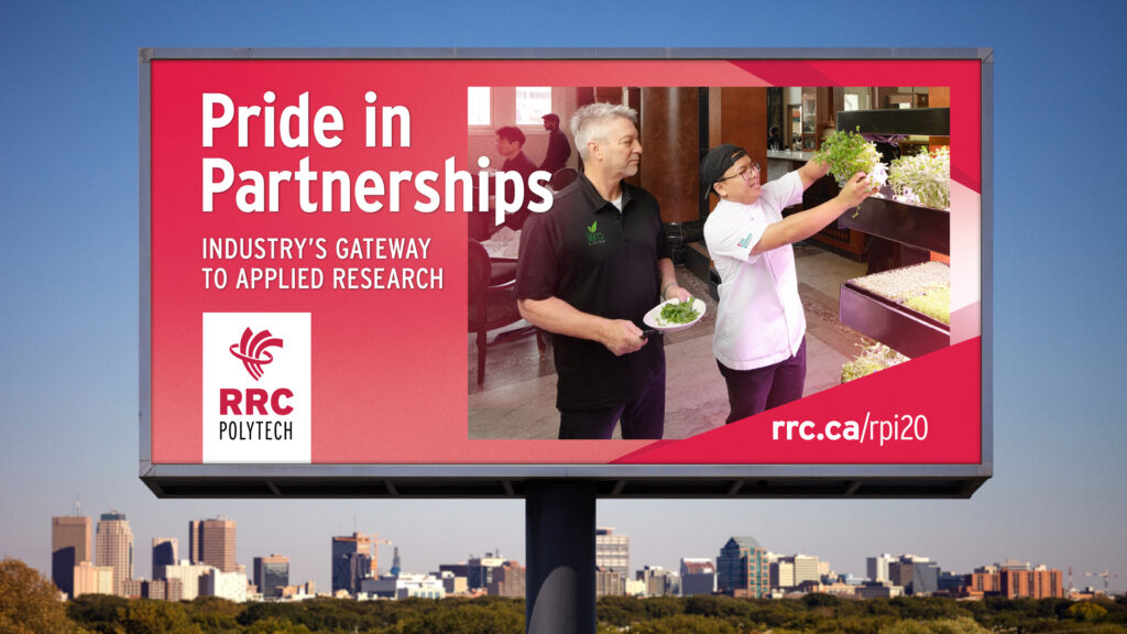 广告牌宣传 e8体育 的合作伙伴关系，其中 2 个人正在水耕花园