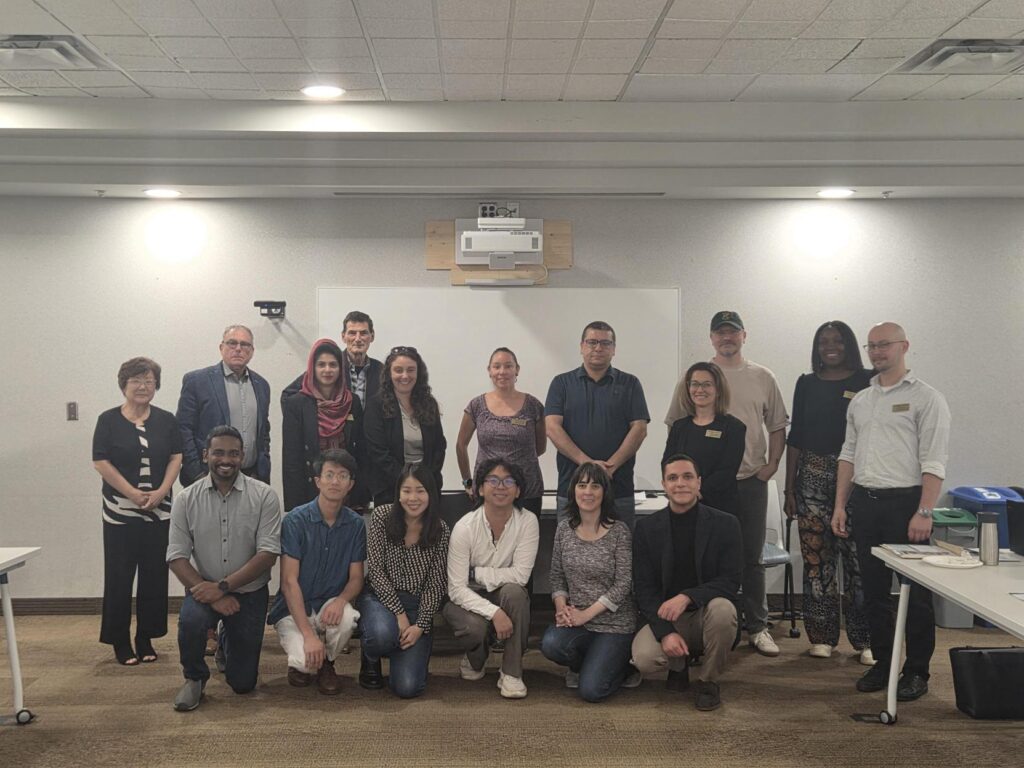 马尼托巴地区 TRL^ 队列的合影