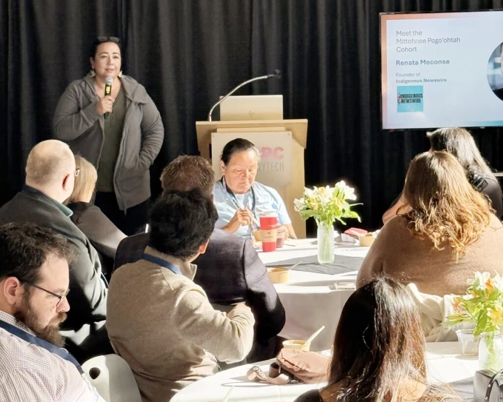 本土企业家 Renata Meconse 在会议上发言