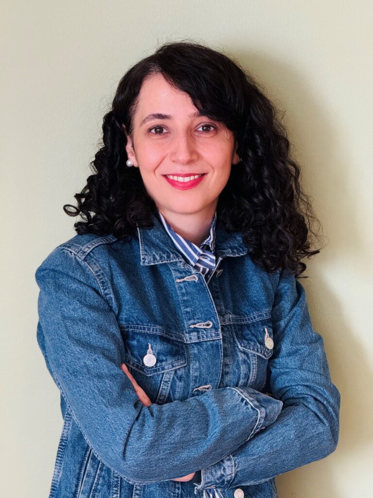 Hosna Safiarian，e8体育数据科学和机器学习项目讲师