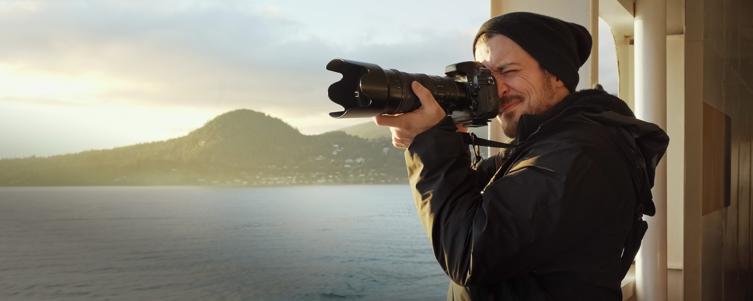 摄影师拍摄山的照片