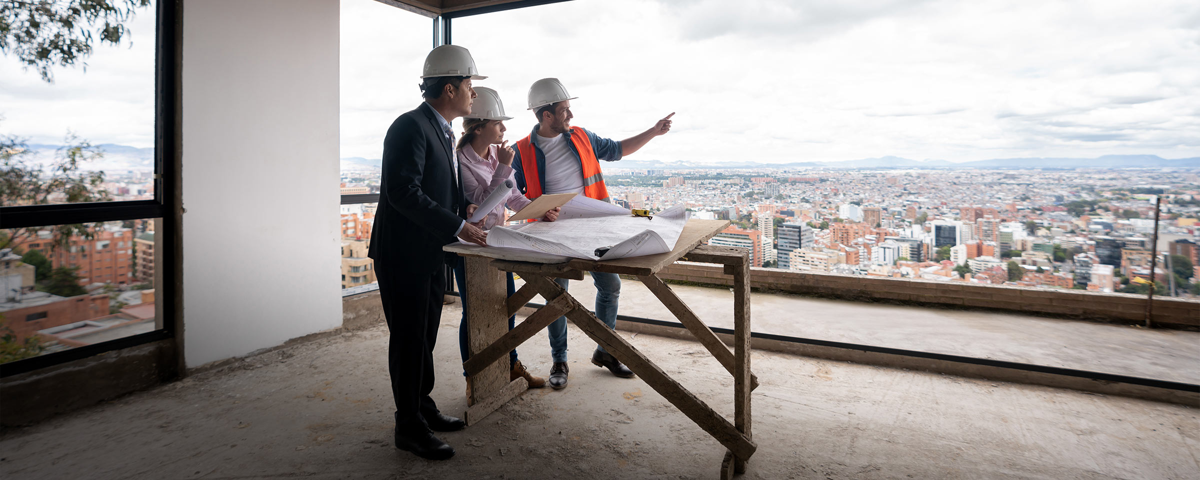 结构工程师俯瞰城市