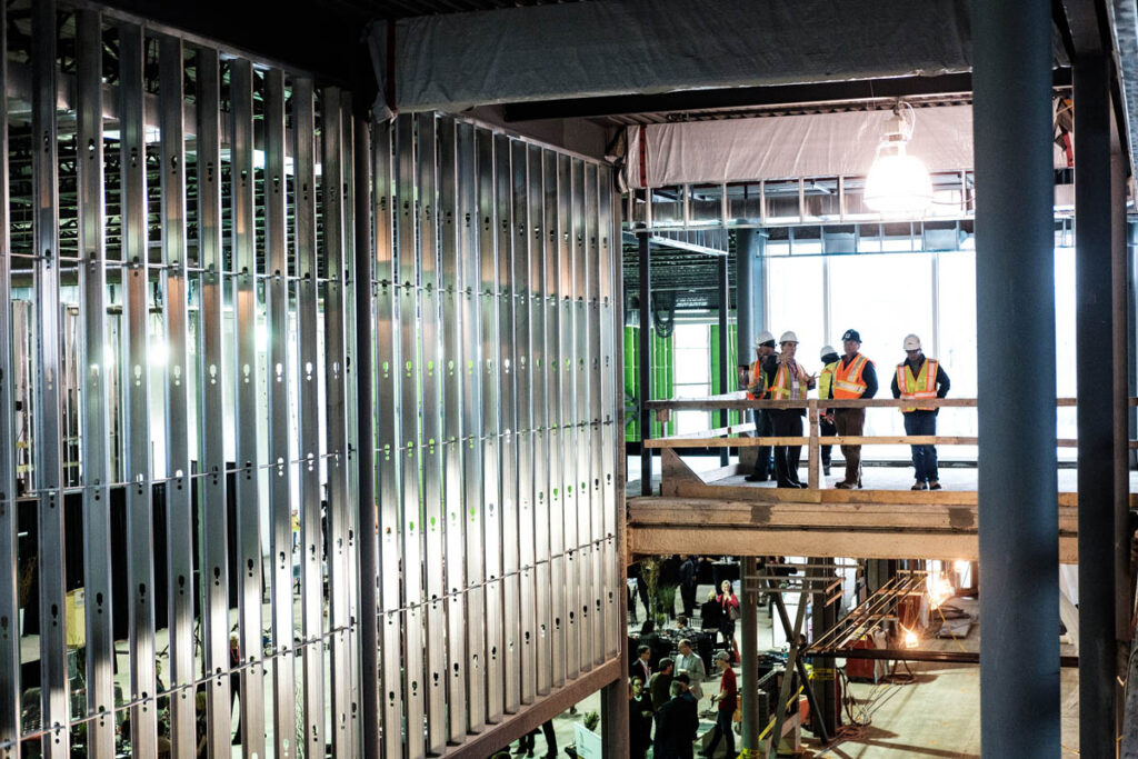 建筑工地上的工程师