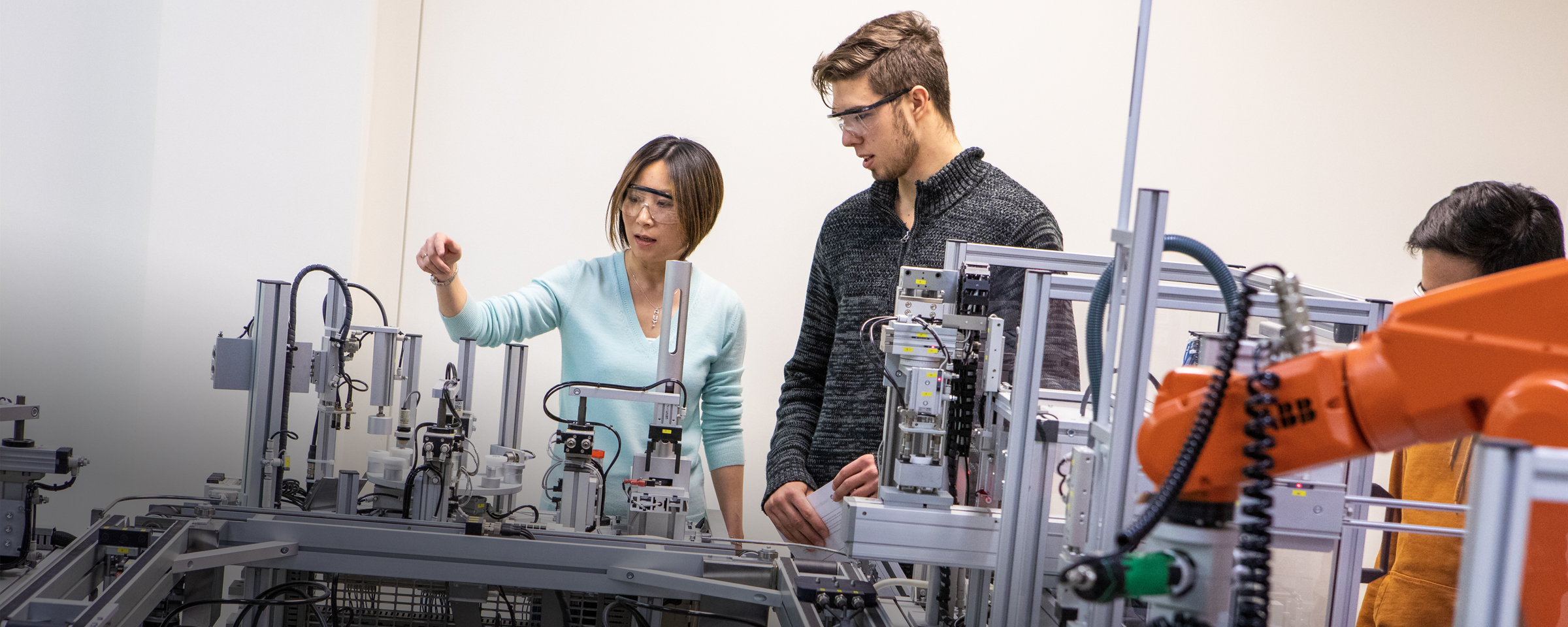 教室里的老师和学生