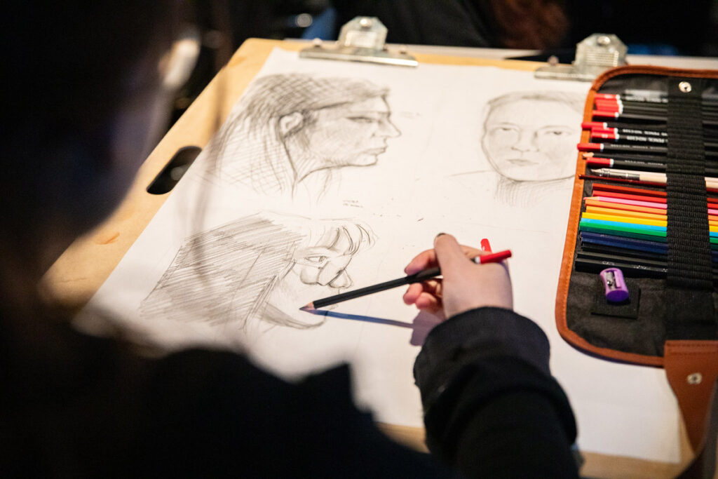 e8体育学生的不同面孔的插图