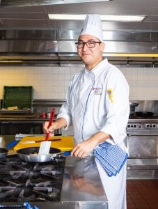 特雷弗黄铜烹饪