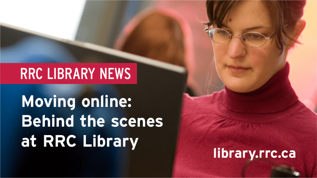 使用台式计算机工作的学生