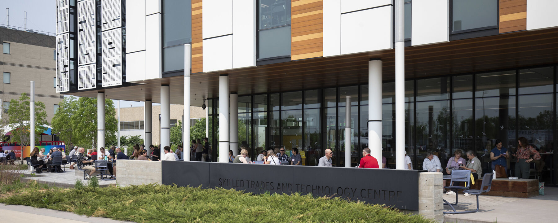 技能行业和技术中心的外部