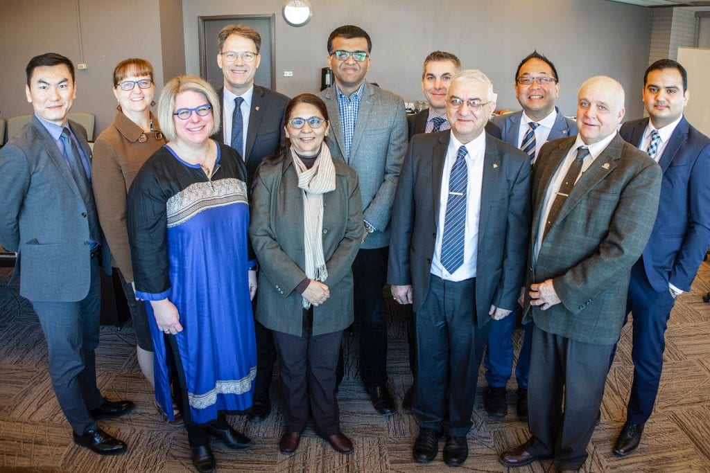 e8体育和 Chitkara 大学的高管