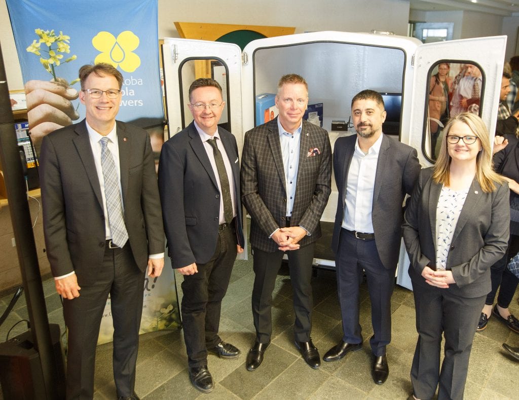 Paul Vogt、Simon Potter 博士、Doug McCartney、Ali Sorkhou 和 Pam Bailey，与移动实验室