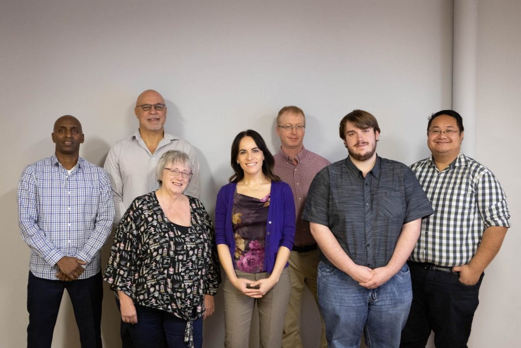 来自平等机会西部组织的学生和代表