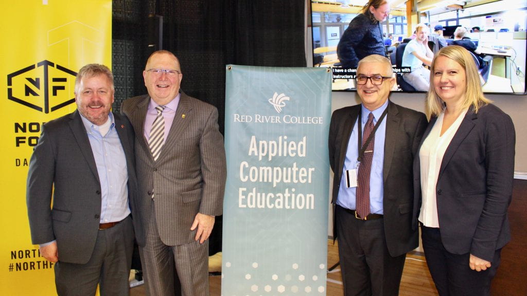 达林·布莱希特、拉尔夫·艾希勒、海德尔·阿尔赛迪和特蕾莎·杜克斯