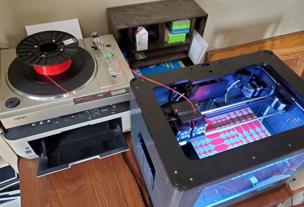 3D 打印机为一线工人生产护耳器