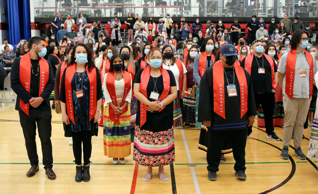 e8体育 2022 年 Pow Wow 的参与者。