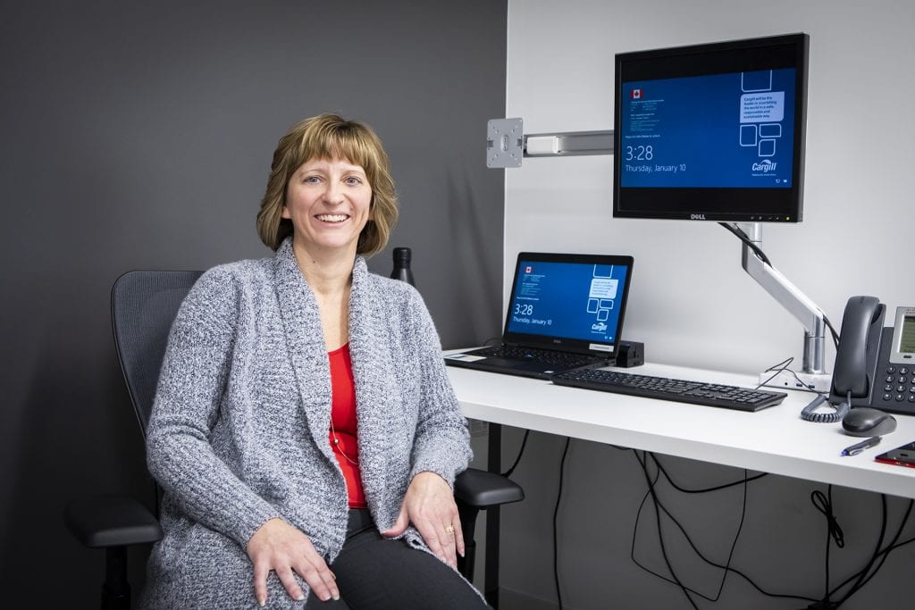 Ronda Henley 在她的嘉吉办公室