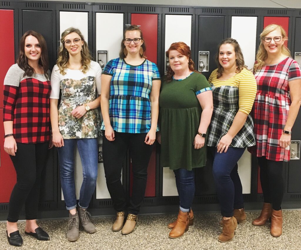 Heidi-and-Seek Boutique 的六位女性模特服装