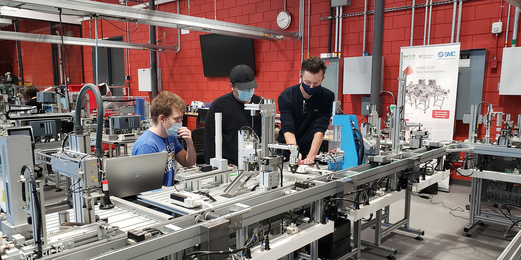 在机器人实验室工作的e8体育vip