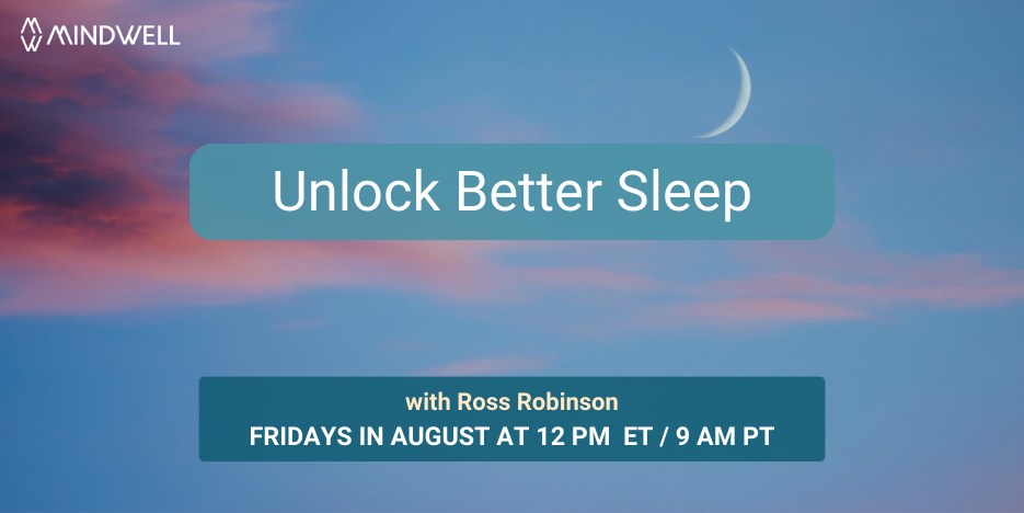 黄昏或黎明时的新月和色彩缤纷的蓝色和粉色天空。