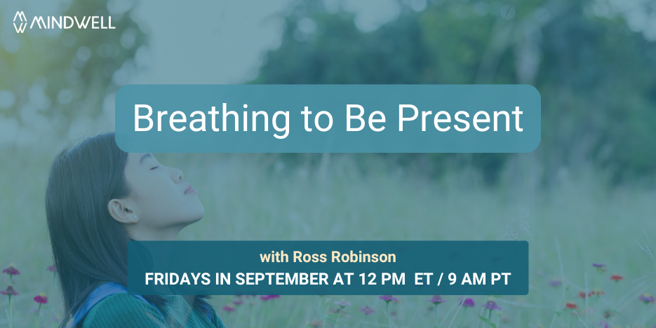 花田里的东亚女人，仰起头，闭上眼睛，深呼吸。