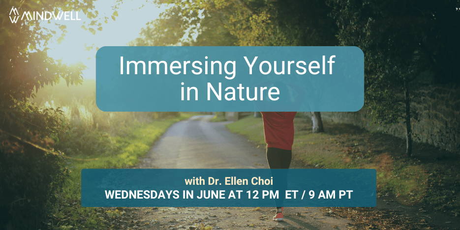 一个人沿着绿树成荫的小路慢跑。