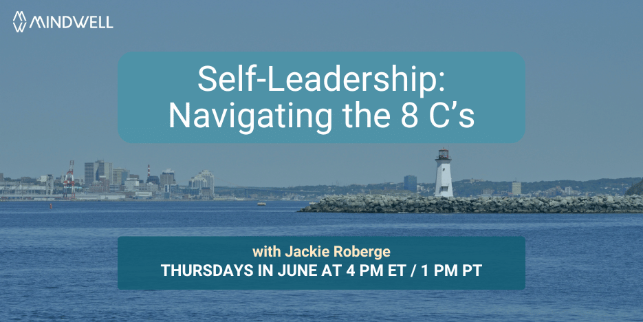 城市港口景观，包括一座灯塔。