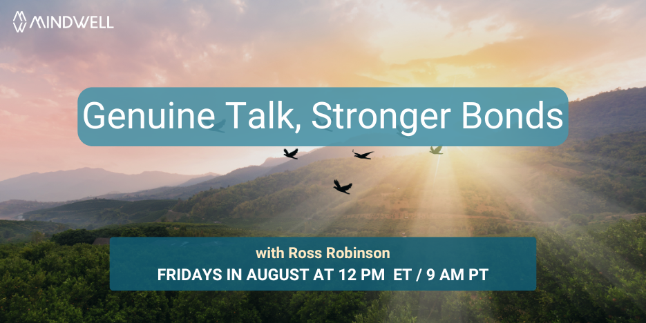 鸟儿飞过树林迎接日出