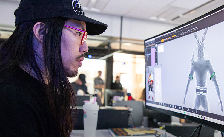 计算机实验室的学生使用三维图形软件