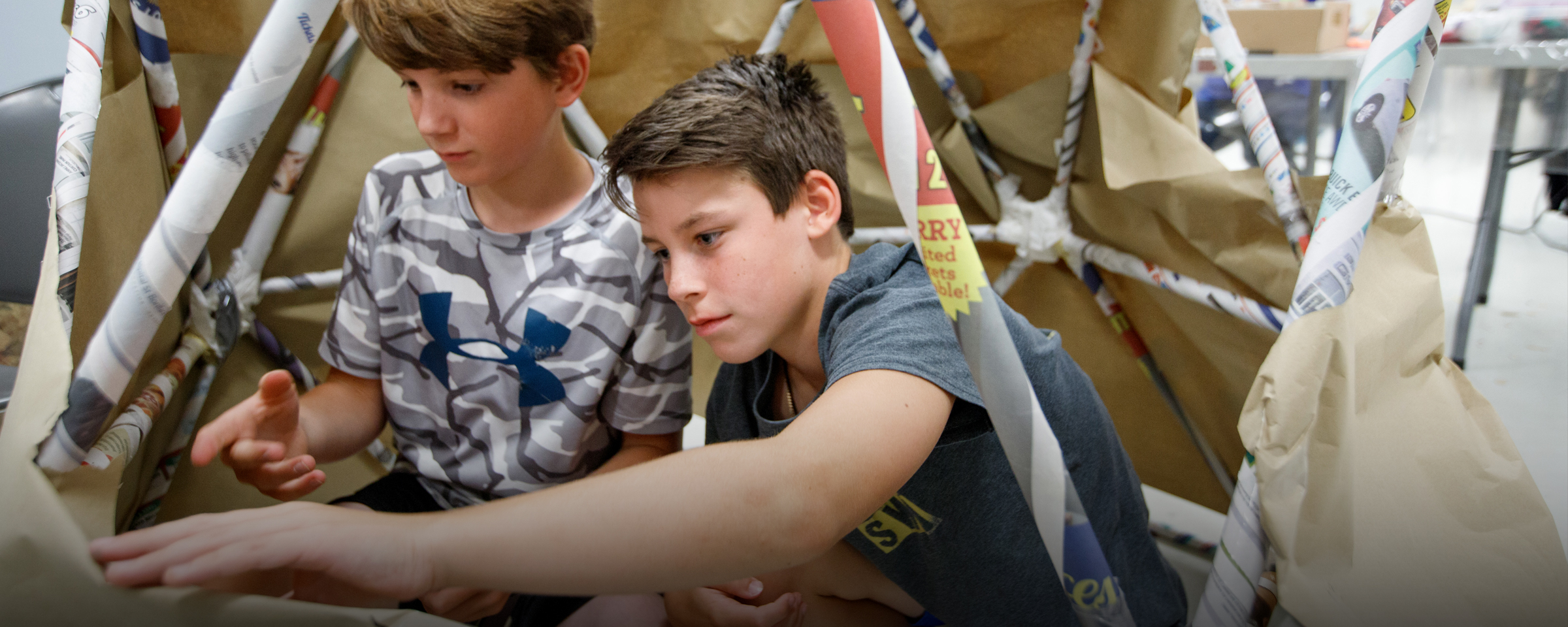 孩子们正在制作结构